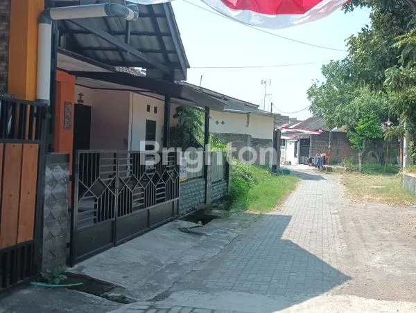 image RUMAH DI PERUMNAS WONOREJO (3)