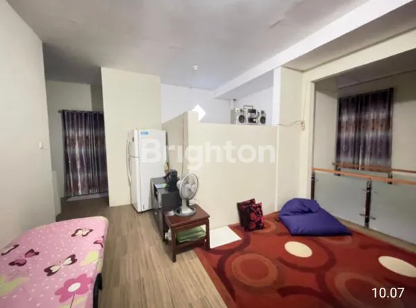 image RUMAH BESAR FULL RENOVASI LENGKAP DENGAN KOLAM RENANG PERUMAHAN ELIT (4)