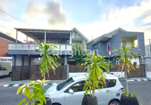 image RUMAH BESAR FULL RENOVASI LENGKAP DENGAN KOLAM RENANG PERUMAHAN ELIT (1)