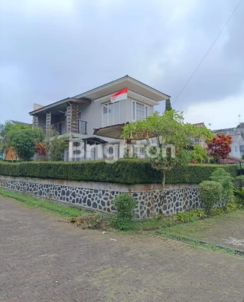 image RUMAH 2 LANTAI FULL FURNISHED BERNUANSA VILLA DI KAWASAN VILLA GREEN APPLE - CIPANAS (1)