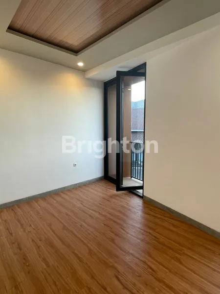 image FREE SUBSIDI DP DAN BIAYA-BIAYA, ONLY 1,5 M-AN RUMAH SURABAYA TIMUR DI PURIMAS REGENCY, ONE GATE SYSTEM, AKSES NOLL JALAN RAYA MERR, MODERN EKSKLUSIF, DEKAT KAMPUS UPN, DEKAT AKSES TOL (8)