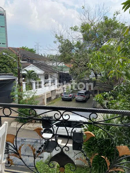 image RUMAH 3 LANTAI SEMI-FURNISHED DEKAT CBD TB SIMATUPANG, PASAR MINGGU (2)