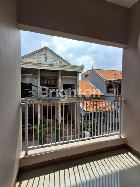 image RUMAH BARU 2 LANTAI SIAP HUNI - ONE GATE SYSTEM BABATAN PILANG (6)