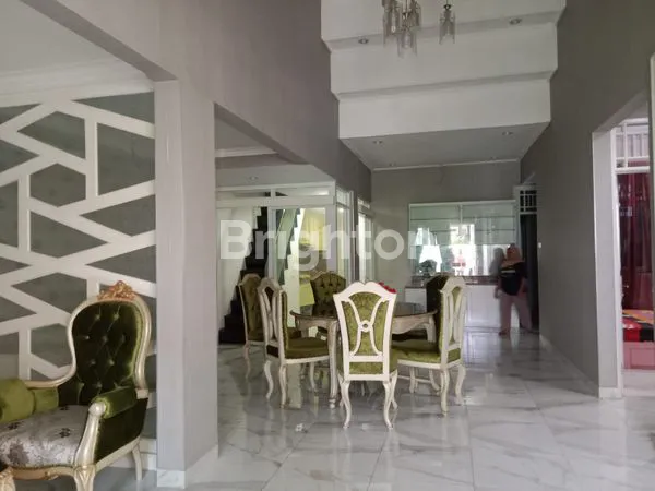 image RUMAH 2 LANTAI DI CITRA 2 JAKARTA BARAT  SIAP HUNI , ROW 3 MOBIL (8)