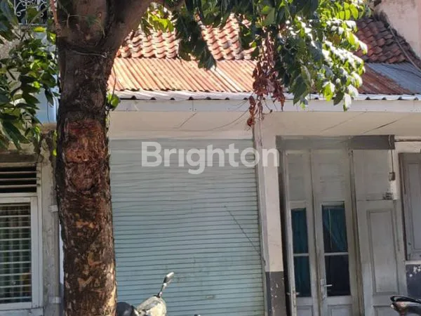 image RUMAH DI DAERAH SURABAYA PUSAT , DEKAT JALAN TUNJUNGAN, UNDAAN , RS MATA UNDAAN , RS ADI HUSADA UNDAAN , PASAR ATUM , TUNJUNGAN PLAZA .BISA DIBUAT USAHA (1)