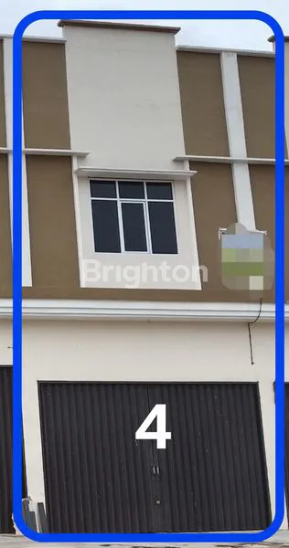 ANJUNGAN, PINGGIR JALAN PERSIS, LUAS 210 M², 2 LANTAI, LAHAN PARKIR SANGAT LUAS, SIAP DATANGKAN CUAN.