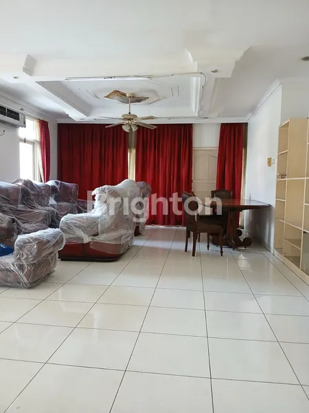 image DIJUAL BU RUMAH TUA DI CEMPAKA PUTIH TENGAH (1)