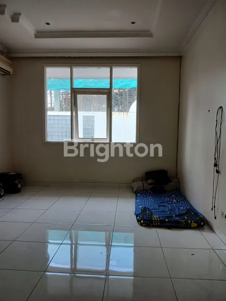 image DIJUAL BU RUMAH TUA DI CEMPAKA PUTIH TENGAH (2)