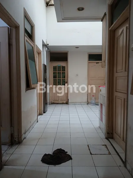 image DIJUAL BU RUMAH TUA DI CEMPAKA PUTIH TENGAH (4)