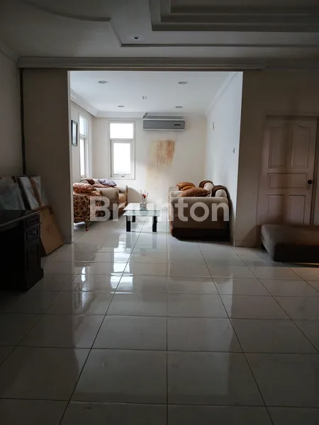 image DIJUAL BU RUMAH TUA DI CEMPAKA PUTIH TENGAH (8)