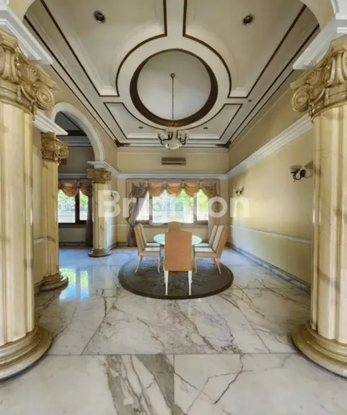 image RUMAH SIAP HUNI RAYA JEMUR ANDAYANI, STRATEGIS COCOK UTK KANTOR, BANK, SHOWROOM, KLINIK. DEKAT A YANI, JEMURSARI, KENDANGSARI, RUNGKUT (7)