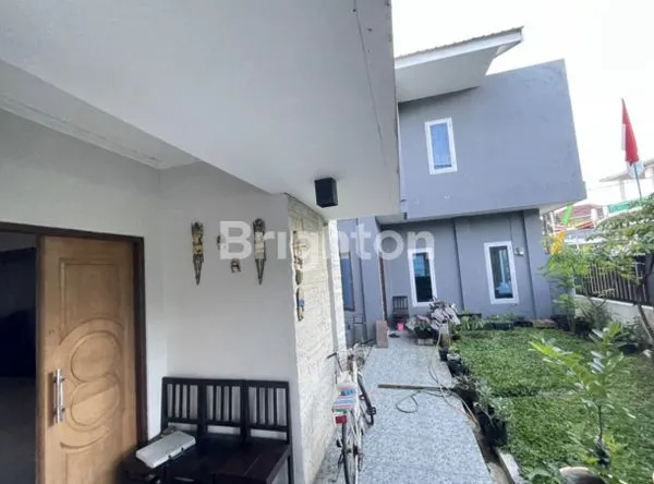 image RUMAH BESAR FULL RENOVASI LENGKAP DENGAN KOLAM RENANG PERUMAHAN ELIT (3)