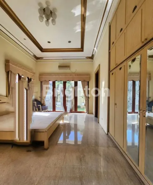 image RUMAH SIAP HUNI RAYA JEMUR ANDAYANI, STRATEGIS COCOK UTK KANTOR, BANK, SHOWROOM, KLINIK. DEKAT A YANI, JEMURSARI, KENDANGSARI, RUNGKUT (8)