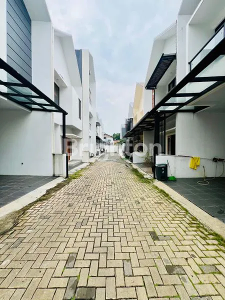 image DIJUAL CEPAT RUMAH DALAM CLUSTER STRATEGIS CILANDAK KKO JAKARTA SELATAN DEKAT TB SIMATUPANG,  RAGUNAN, PASAR MINGGU (4)