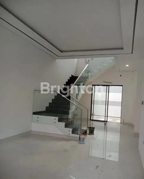 image RUMAH BARU GRESS 2 LANTAI DEKAT PAKUWON MALL, SURABAYA BARAT (2)