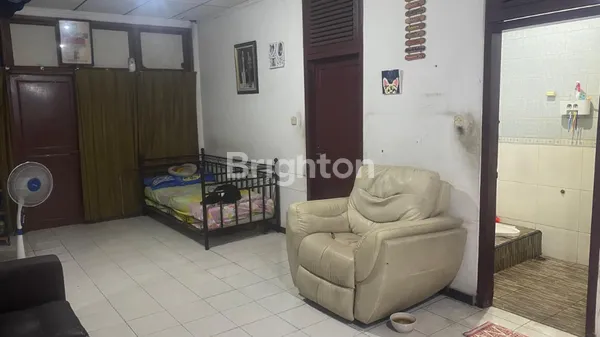 image RUMAH LAYAK HUNI HANYA HITUNG TANAH JUAL CEPAT EKONOMIS BISA UTK KOMERSIAL DEKAT HOTEL TAVIA CEMPAKA PUTIH (4)