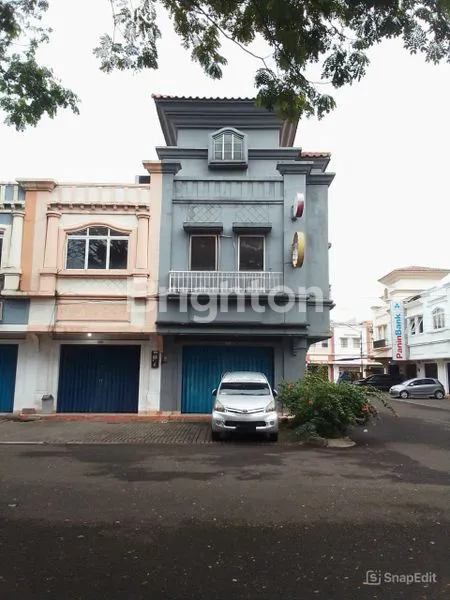 image RUKO 2,5 LANTAI SEBRANG PASAR MODERN – POSISI EMAS DI SISI PALING HIDUP (1)