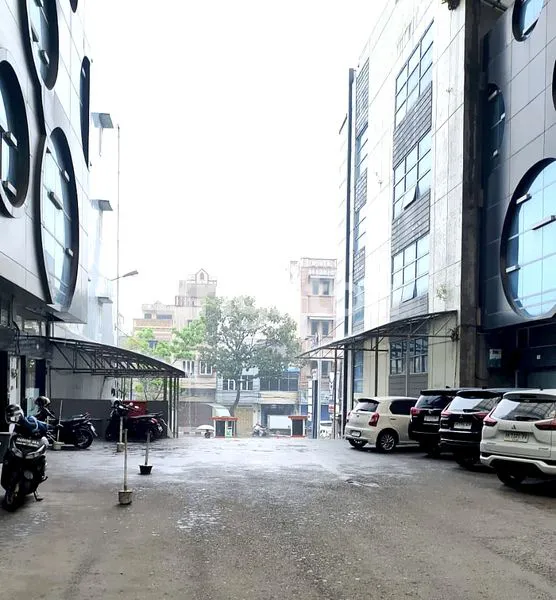 image DI SEWAKAN. KOMPLEK CENTRIUM. JL. BRIGJEND KATAMSO. SIAP HUNI. EX KANTOR. INTI KOTA, STRATEGIS. SECURITY 24 JAM (3)