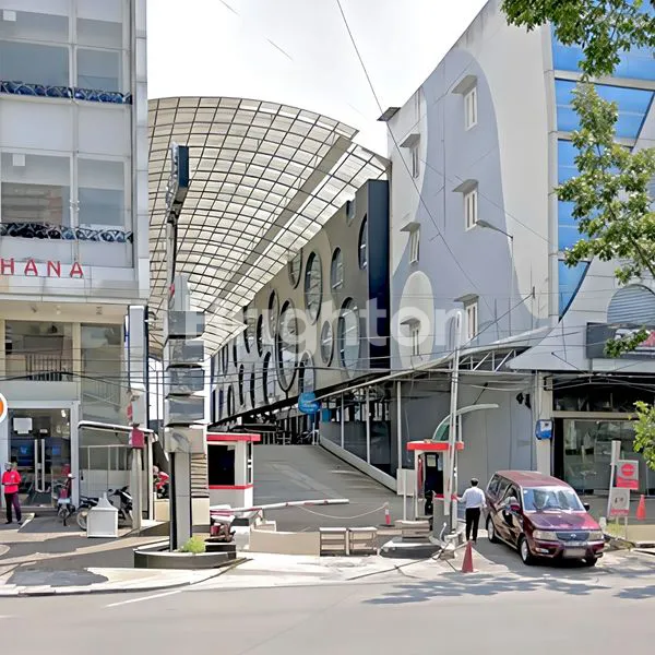 image DI SEWAKAN. KOMPLEK CENTRIUM. JL. BRIGJEND KATAMSO. SIAP HUNI. EX KANTOR. INTI KOTA, STRATEGIS. SECURITY 24 JAM (1)