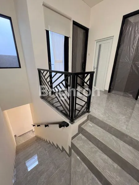 image RUMAH MEWAH 3 LANTAI DEKAT MRT LEBAK BULUS - CIPUTAT TANGERANG (3)