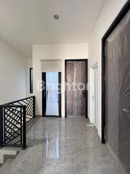 image RUMAH MEWAH 3 LANTAI DEKAT MRT LEBAK BULUS - CIPUTAT TANGERANG (4)