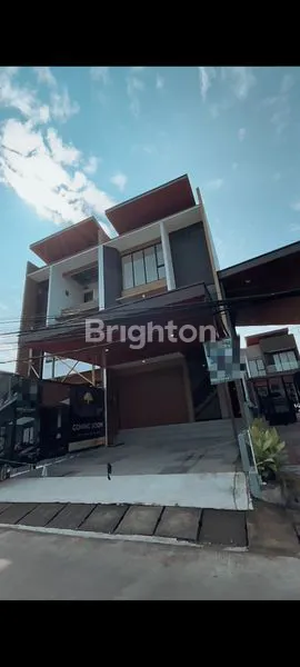 image RUMAH MEWAH 3 LANTAI DEKAT MRT LEBAK BULUS - CIPUTAT TANGERANG (1)