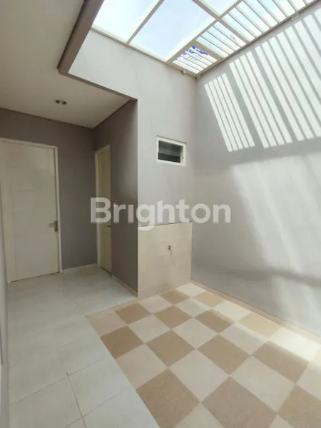 image RUMAH MEWAH 2 LANTAI DI MANYAR - 3KT, ROW 3 MOBIL, SHM (8)