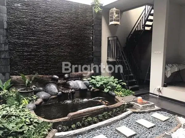 image RUMAH ISTIMEWA TERAWAT DUA LANTAI DI BARUK UTARA. DEKAT RAYA MERR, PUSAT KOTA, JUANDA, GALAXY MALL, UBAYA (3)