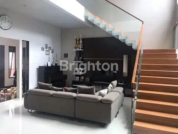 image RUMAH ISTIMEWA TERAWAT DUA LANTAI DI BARUK UTARA. DEKAT RAYA MERR, PUSAT KOTA, JUANDA, GALAXY MALL, UBAYA (8)