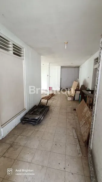 image RUMAH KUNO DENGAN HALAMAN LUAS DI PUSAT KOTA JOMBANG (5)