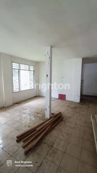 image RUMAH KUNO DENGAN HALAMAN LUAS DI PUSAT KOTA JOMBANG (6)