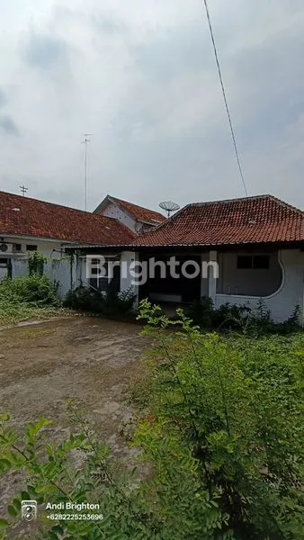 image RUMAH KUNO DENGAN HALAMAN LUAS DI PUSAT KOTA JOMBANG (1)