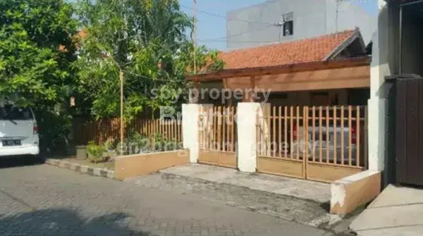 image RUMAH GAYUNGSARI TERAWAT LOKASI DEKAT MASJID AL-AKBAR, PUSAT PEMBELANJAAN, AKSES PINTU TOLL  (1)
