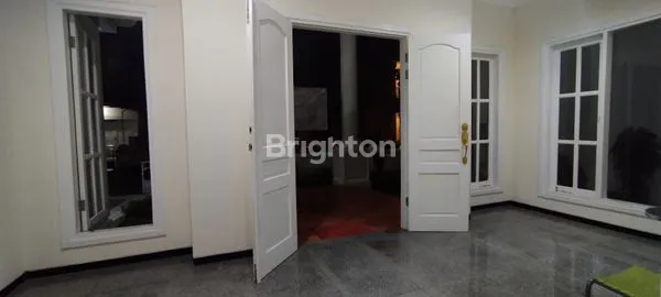 image RUMAH MEWAH DESAIN KLASIK MODERN 2 LANTAI CLUSTER PREMIUM REGENCY 21 SURABAYA (6)