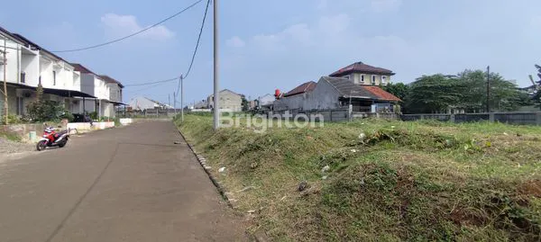 image RUMAH 2 LANTAI AMERICAN CLASSIC DI NEW ROYAL RESIDENCE DEKAT TOL PAMULANG 2 CIPUTAT  (5)