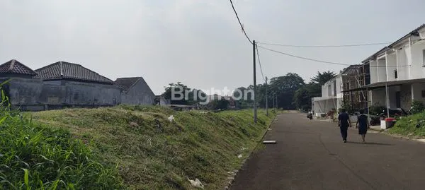 image RUMAH 2 LANTAI AMERICAN CLASSIC DI NEW ROYAL RESIDENCE DEKAT TOL PAMULANG 2 CIPUTAT  (4)