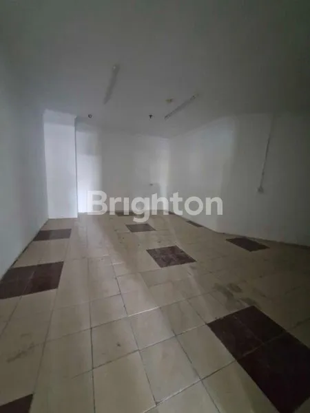 image KIOS BESAR LOKASI STRATEGIS SIAP PAKAI EX INDOMART APARTEMEN RIVERSIDE MUARA INDAH PLUIT JAKARTA UTARA (7)