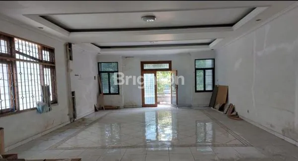 MOH.TOHA RUKO 3LANTAI JALAN UTAMA DIJUAL/KONTRAK RP. 9.5M/RP. 200JT/TH NEGO LT-198M² LB-380M² SHM