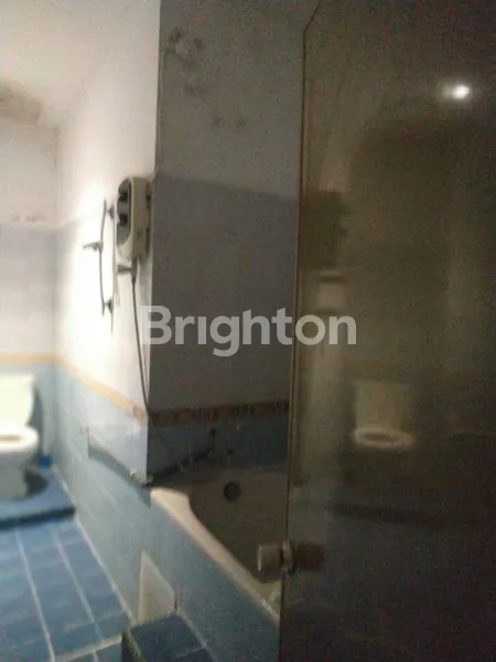 image RUMAH 3 LANTAI SIAP HUNI DI JELAMBAR JAKARTA BARAT (6)
