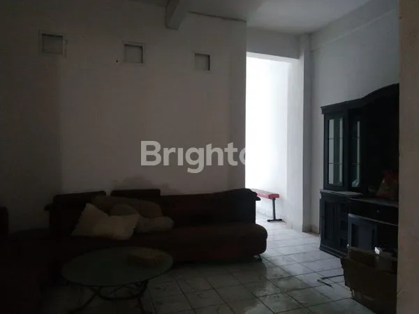 image RUMAH 3 LANTAI SIAP HUNI DI JELAMBAR JAKARTA BARAT (7)