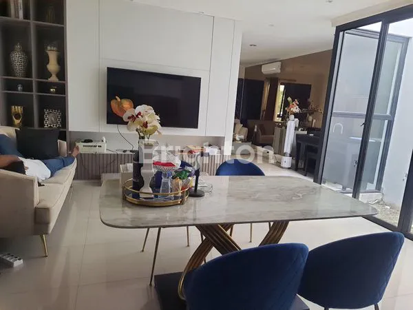 image RUMAH MEWAH 2 LANTAI FULL INTERIOR DI SUMMARECON DAYANA, DEKAT TOL (6)