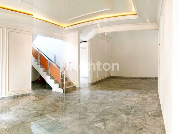 image RUMAH MEWAH DI HOOK (4)