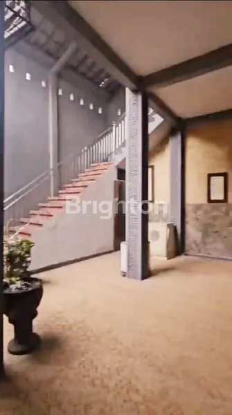 image RUMAH BESAR DAN CANTIK DI TENGAH KOTA LAMONGAN (8)