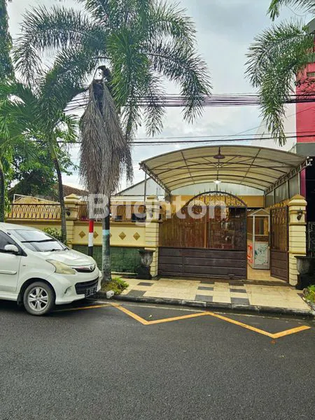 image RUMAH BESAR DAN CANTIK DI TENGAH KOTA LAMONGAN (1)