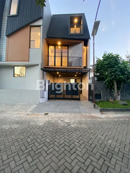 image FREE SUBSIDI DP DAN BIAYA BIAYA, PURIMAS REGENCY LOKASI STRATEGIS RUMAH SURABAYA TIMUR, MEWAH ONE GATE SYSTEM, AKSES NOLL JALAN RAYA MERR, MODERN EKSKLUSIF, DEKAT KAMPUS UPN, DEKAT AKSES TOL, BEBAS BANJIR (1)