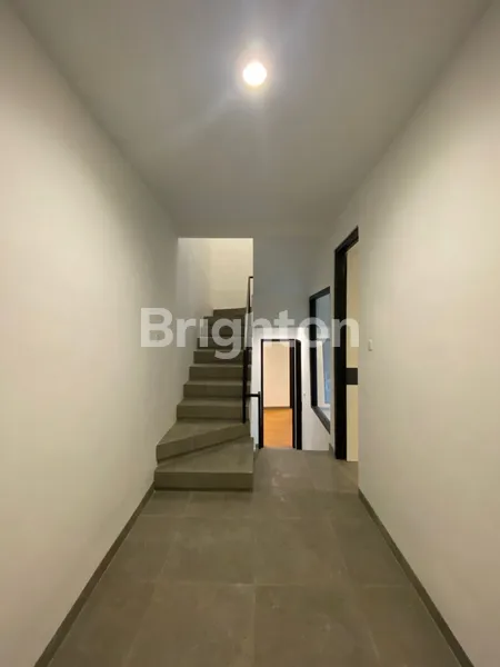 image FREE SUBSIDI DP DAN BIAYA BIAYA, PURIMAS REGENCY LOKASI STRATEGIS RUMAH SURABAYA TIMUR, MEWAH ONE GATE SYSTEM, AKSES NOLL JALAN RAYA MERR, MODERN EKSKLUSIF, DEKAT KAMPUS UPN, DEKAT AKSES TOL, BEBAS BANJIR (3)