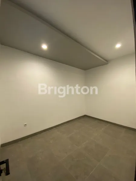 image FREE SUBSIDI DP DAN BIAYA BIAYA, PURIMAS REGENCY LOKASI STRATEGIS RUMAH SURABAYA TIMUR, MEWAH ONE GATE SYSTEM, AKSES NOLL JALAN RAYA MERR, MODERN EKSKLUSIF, DEKAT KAMPUS UPN, DEKAT AKSES TOL, BEBAS BANJIR (4)