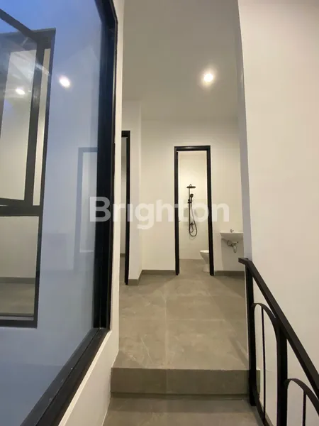 image FREE SUBSIDI DP DAN BIAYA BIAYA, PURIMAS REGENCY LOKASI STRATEGIS RUMAH SURABAYA TIMUR, MEWAH ONE GATE SYSTEM, AKSES NOLL JALAN RAYA MERR, MODERN EKSKLUSIF, DEKAT KAMPUS UPN, DEKAT AKSES TOL, BEBAS BANJIR (6)