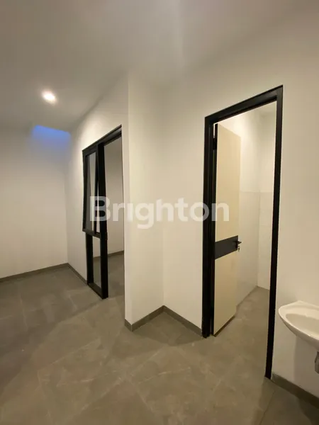 image FREE SUBSIDI DP DAN BIAYA BIAYA, PURIMAS REGENCY LOKASI STRATEGIS RUMAH SURABAYA TIMUR, MEWAH ONE GATE SYSTEM, AKSES NOLL JALAN RAYA MERR, MODERN EKSKLUSIF, DEKAT KAMPUS UPN, DEKAT AKSES TOL, BEBAS BANJIR (8)