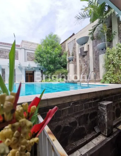 image RUMAH MEWAH EKSKLUSIF DI MENTENG, JAKARTA PUSAT – LOKASI PRESTISIUS, DESAIN ELEGAN, FASILITAS LENGKAP  (2)